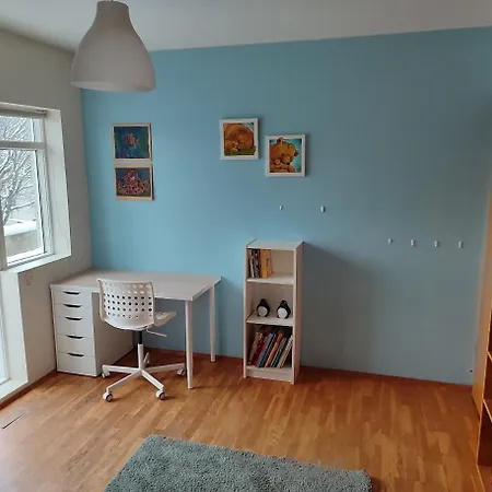 Bright 2 Bedroom In *
