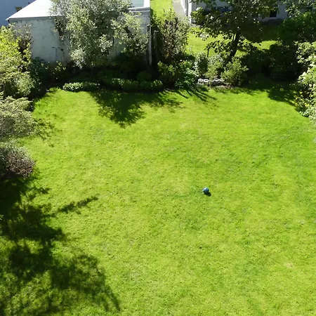 Bright 2 Bedroom In Apartment *