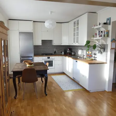 Bright 2 Bedroom In レイキャヴィーク